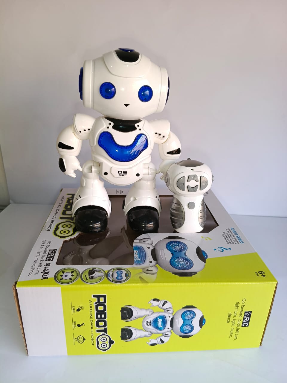 A Lifelike Dance Robot art 045